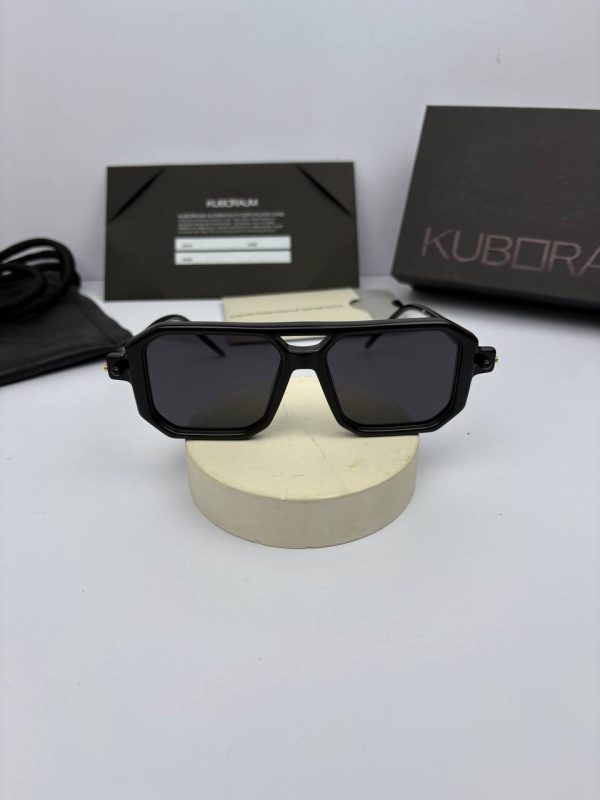 عینک kuboraum p8 تمام مشکی دودی - Image 4