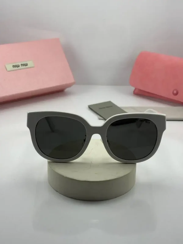 عینک miu miu -mu01zs فریم سفید عدسی دودی - Image 2
