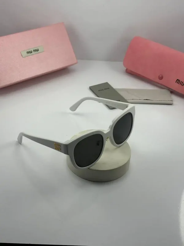 عینک miu miu -mu01zs فریم سفید عدسی دودی - Image 1