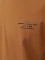 تیشرت طلایی لوگو مشکی - Image 3
